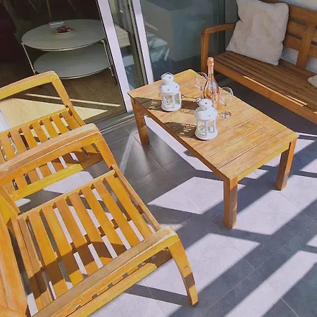 Vivid Apartment *